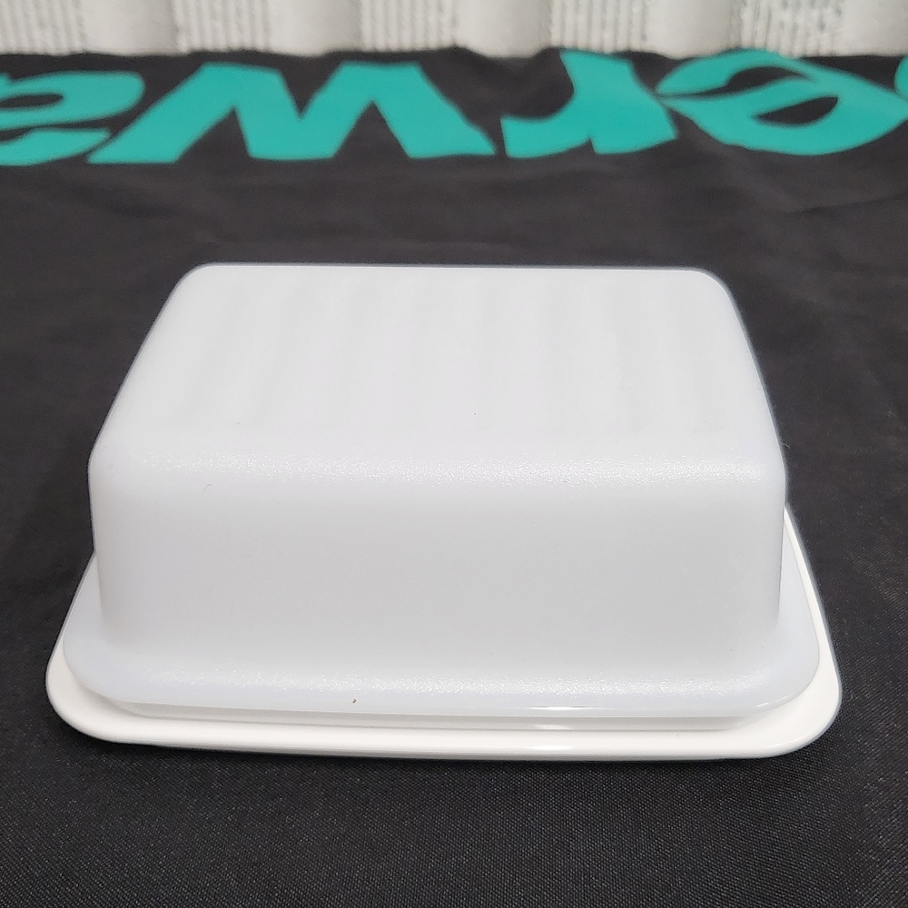 Tupperware 1/2 Pound Butter Dish